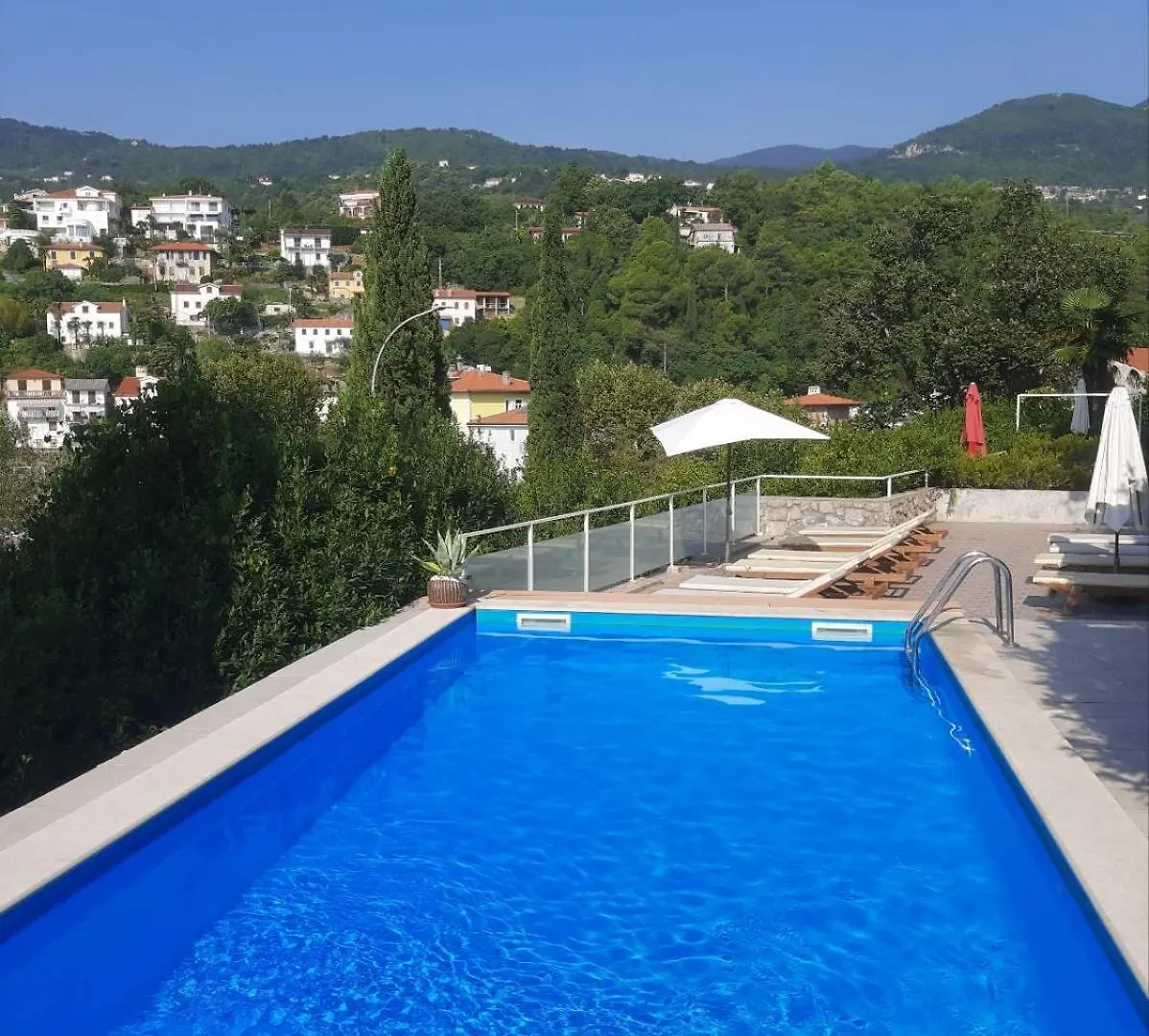 Apartment Apartmani Kadmen Ika