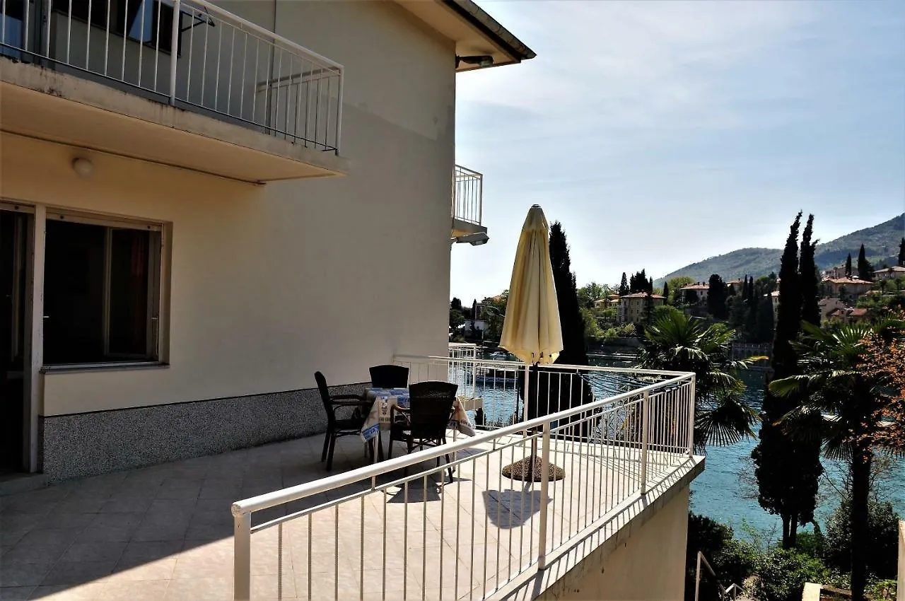 Apartmani Kadmen Ika 0*,