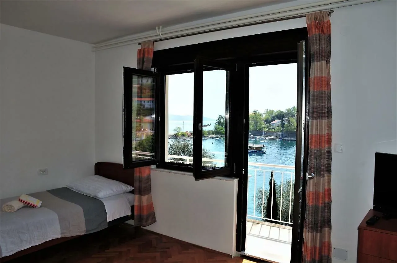 Apartment Apartmani Kadmen Ika